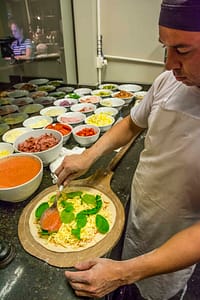 Sabores e opções especiais para comemorar o Dia da Pizza na Casa do Chico