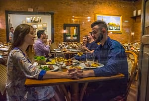 Casa do Chico proporciona uma experiência pelos sabores das tradicionais pizzas e Galeto Al Primo Canto